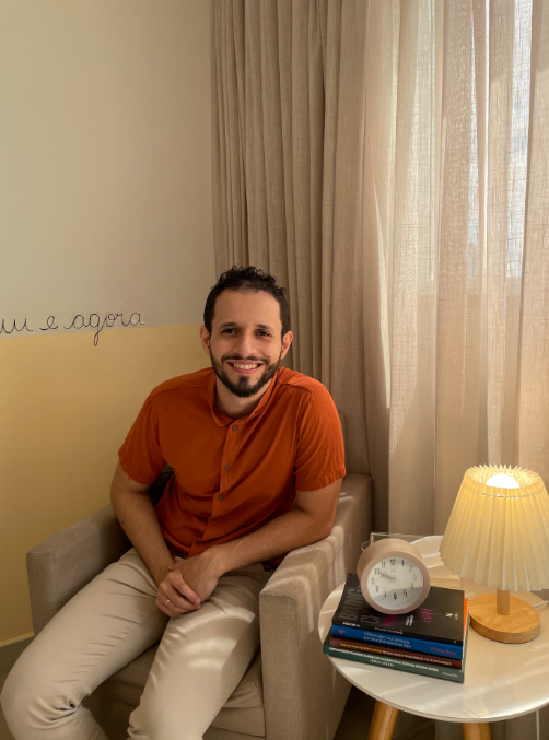 Retrato editorial de Rodrigo Chocrón, psicólogo