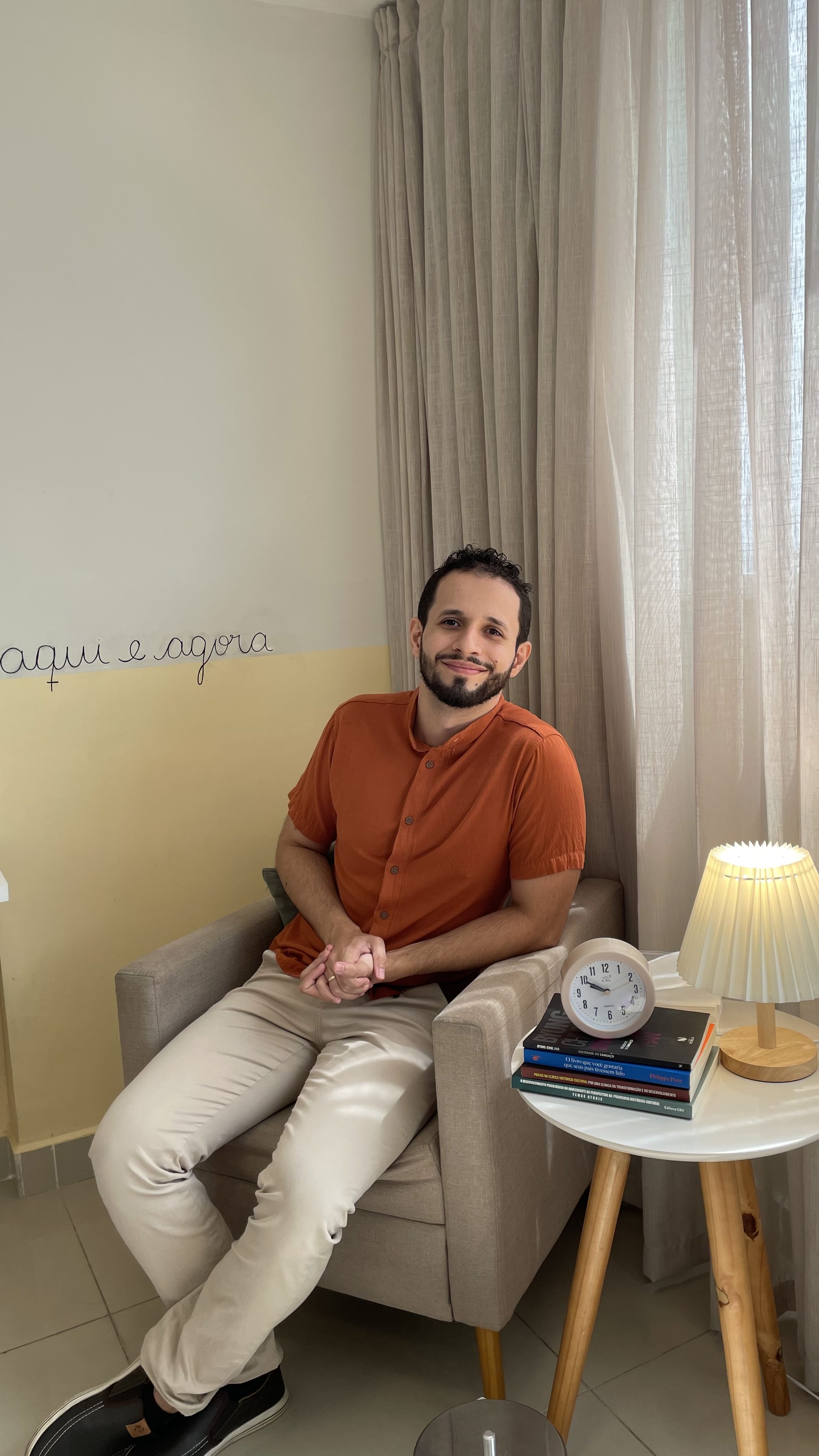 Retrato editorial de Rodrigo Chocrón, psicólogo